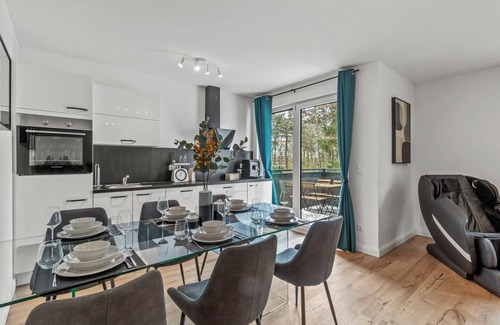 Floridsdorf Appartement | NobleNest | Deluxe Apartment with Workspace, Coffee & Relax Massage, near the center