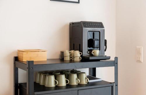 Floridsdorf Appartement | NobleNest: Terrasse - Netflix - Kaffee