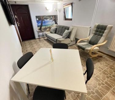 Murowana Goslina Appartement | Noclegi nad jeziorem w Puszczy Zielonka