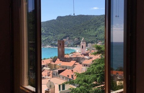 Noli Maison | NOLI: appartement, dans une villa avec jardin, vue sur le golfe