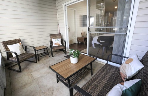 Gainesville Appartement | Nomad Retreat 🧿 King Bed Boutique Condo w Garage