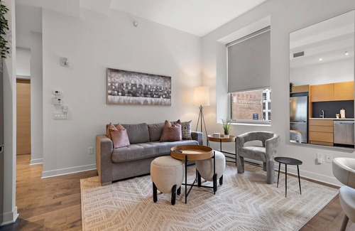 International District Appartement | Nomade MTL, Old MTL, Modern 2BR 1BA Apt in Heart of the City