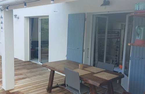 La Remigeasse Maison | Nombre d'oiseaux vous réveilleront chaque matin vus des70 m² de la terrasse bois