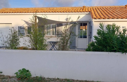 La Remigeasse Maison | Nombre d'oiseaux vous réveilleront chaque matin vus des70 m² de la terrasse bois