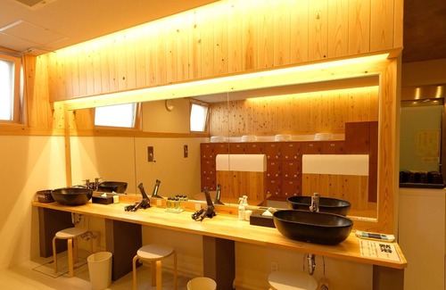 Matsuyama Maison | Nonsmoking East Building Twin Shower booth / Matsuyama Ehime