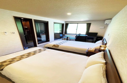 Narita Hôtel | NonsmokingSemidouble twin roomAll rooms have a cypress bath / Narita Chiba