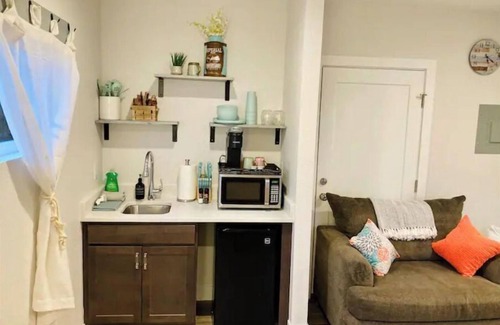 Barths Copropriété | ★Nook on W 41st | Guest Suite. Private Entry with W/D.