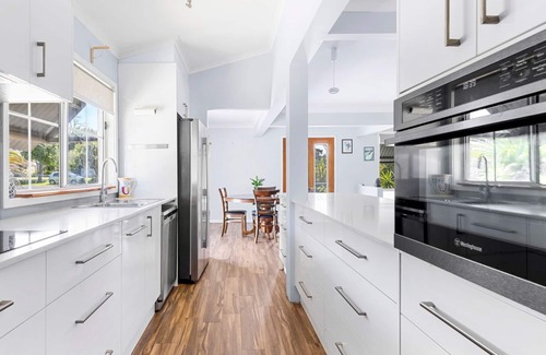 Sanctuary Point Maison | Nordic Fairway - Pet Friendly - 10 mins to Hyams Beach