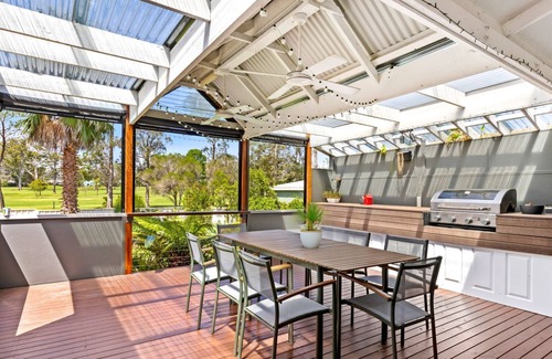 Sanctuary Point Maison | Nordic Fairway - Pet Friendly - 10 mins to Hyams Beach