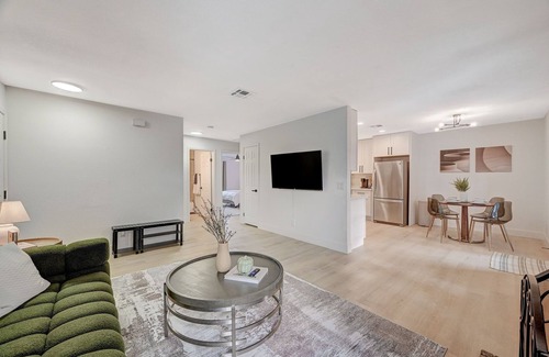 Spring Valley Copropriété | Nordic Grace FULLY Renovated 2 BD 2 BTH condo NEAR LV Strip - Free parking