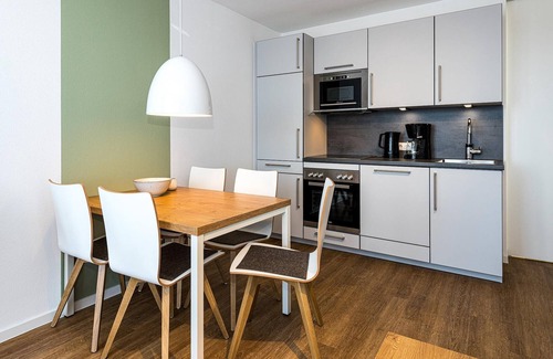 Bensersiel Appartement | Nordseenahes Ferienapartment mit Balkonen, Parkplatz, Schwimmbad- & Saunanutzung