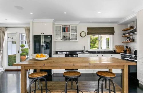 Waipahihi Maison | Norfolk House - touch of luxury, modern, spacious two storey villa, with spa pool, beautiful grounds