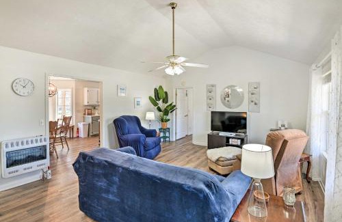 Dickel Maison | Normandy Home with Yard about 2 Mi to Lake
