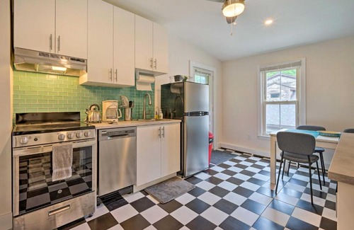 North Adams Appartement | North Adams Apartment with Renovated Kitchen