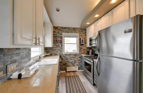 North Babylon Maison | North Babylon Home, Near Belmont Lake State Park!