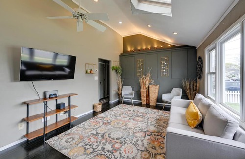 North Babylon Maison | North Babylon Home, Near Belmont Lake State Park!