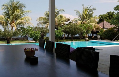 Kalisada Villa | Villa au bord de la plage au nord de Bali. 10 invités.