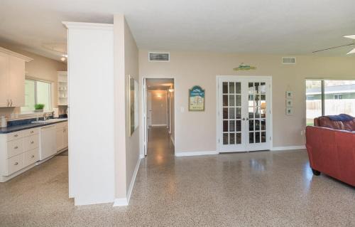 Coronado Shores Maison | North Beach Beauty - Lovely home across the street from the beach. 1814B