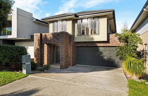 North Geelong Maison | North Geelong Getaway Modern 4-Bedroom Home
