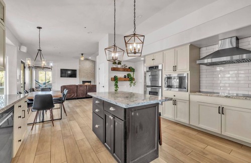 North Scottsdale Maison | Oasis Escape with Hot Tub and Pool