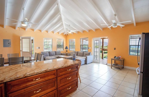 Estate Bonne Esperance 1 Maison | North Shore- Gem 3-bedroom house with WiFi, AC, full kitchen, pool & apartment