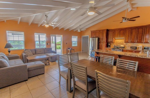 Estate Bonne Esperance 1 Maison | North Shore- Gem 3-bedroom house with WiFi, AC, full kitchen, pool & apartment