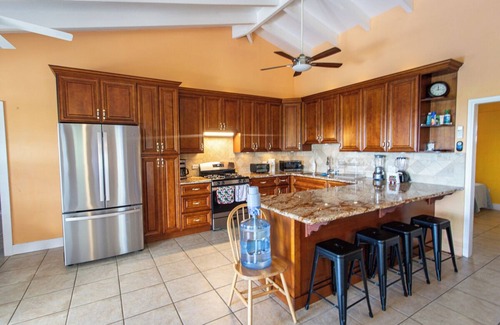 Estate Bonne Esperance 1 Maison | North Shore- Gem 3-bedroom house with WiFi, AC, full kitchen, pool & apartment