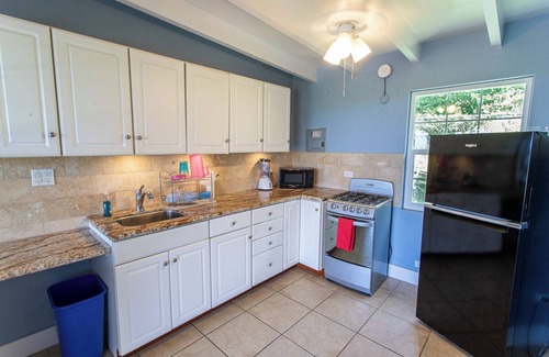 Estate Bonne Esperance 1 Maison | North Shore- Gem 3-bedroom house with WiFi, AC, full kitchen, pool & apartment