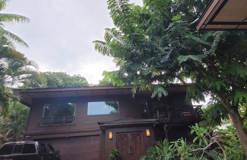 Waialee Maison | North Shore Getaway w/ Ocean Views steps to Beaches and Surf