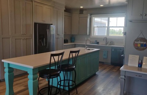 St. Charles Maison | North Shore Oasis - 5 minutes from the lake!