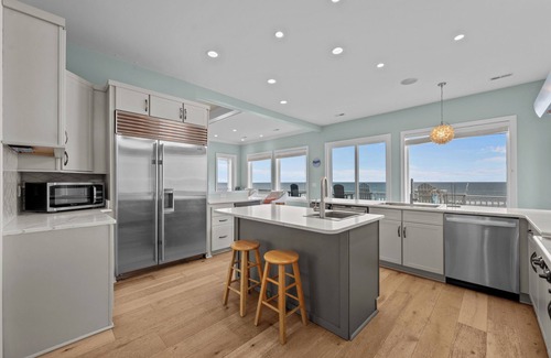 Surf City Maison | North Shore Paradise #199 - 7 BR, 7.5 BA Oceanfront Home w/ Pool & Hot Tub