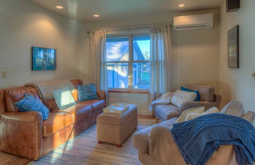 Eastsound Cottage | North Shore Retreat: Community Dock, Beach, Tennis Courts