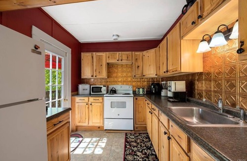 Inlet Maison | Northern Lights Lodge -In the heart of downtown Inlet