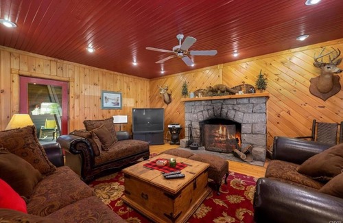 Inlet Maison | Northern Lights Lodge -In the heart of downtown Inlet