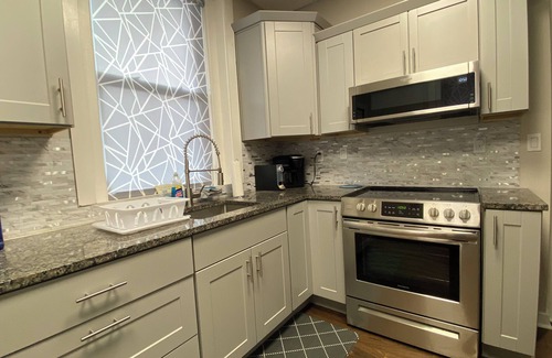 Brighton Heights Appartement | Northside 1-bedroom apt - AC, WiFi-Cable, and OFF Street parking in Pittsburgh