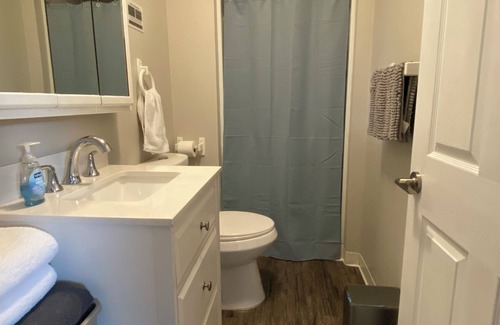 Brighton Heights Appartement | Northside 1-bedroom apt - AC, WiFi-Cable, and OFF Street parking in Pittsburgh