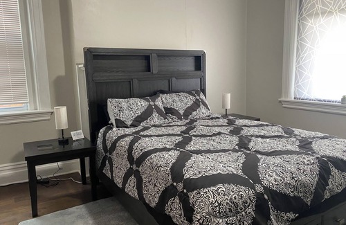 Brighton Heights Appartement | Northside 1-bedroom apt - AC, WiFi-Cable, and OFF Street parking in Pittsburgh