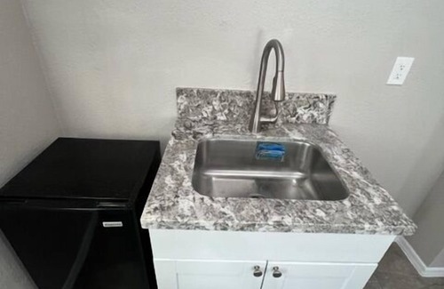 Tucson Maison | Northwest 1BR Jr. Suite with Laundry and Parking