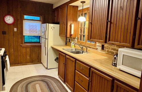Waupaca Cabine | Northwoods Cabin on private lake. Across the street from Waupaca Chain 'O Lakes.