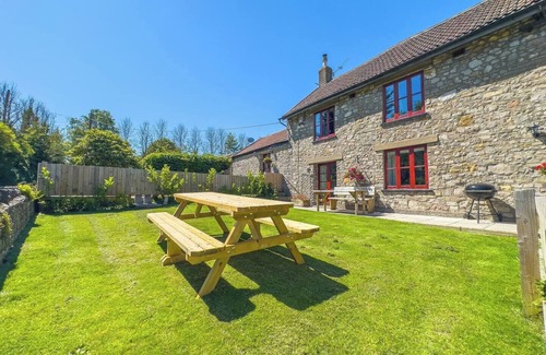 Kewstoke Maison | Norton Court Cottage (Spacious-Rustic Cottage-Dog Friendly-w