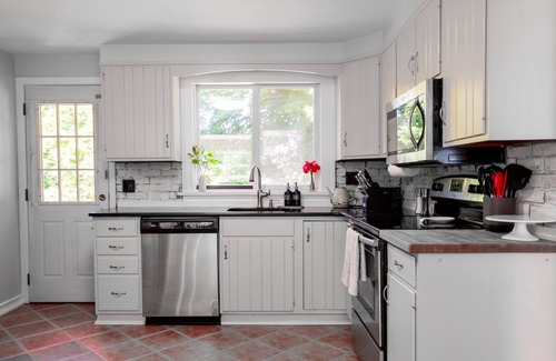 Norwalk Maison | Norwalk/Westport Border, Near Beach, w/Fire Pit, 60 Min to NYC