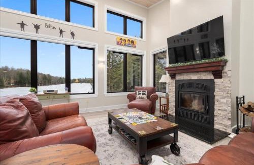 Town of Diana Chalet De Ski | Norwegian Woods - Private Waterfront,66 Acres!