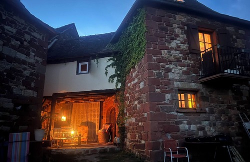 Collonges-la-Rouge Maison | Nostal'gîte in Collonges-la-Rouge. Pets welcome!