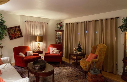 Burlington Maison | Nostalgic Retro Rectory 1940 Ranch House