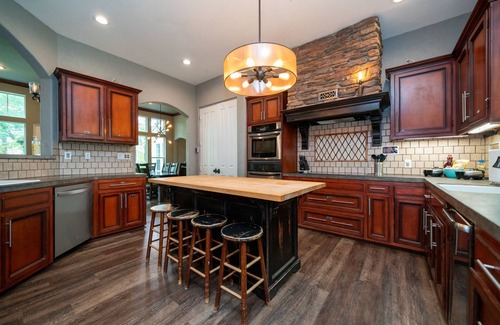 Lindale Maison | Private Pool, Hot Tub, Playground, Firepit, Arcade, Massage Chair, Movie Room!