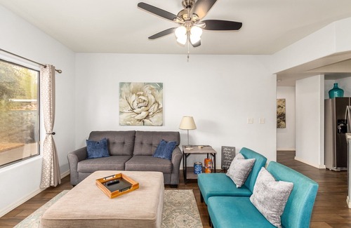 Maryvale Village Copropriété | Rénové - 2 lits King au rez-de-chaussée près de la piscine et du gril à gaz