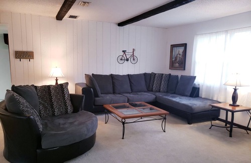 DeLand Maison | SPACIEUSE MAISON AVEC PISCINE. ACE LOCATION PRÈS DU CENTRE VILLE CENTRAL FLORIDA. OUVERT DE COUR!❤