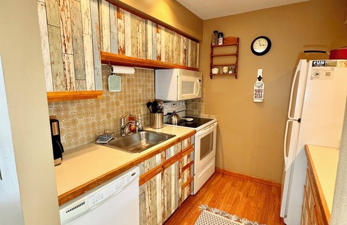 Ellicottville Chalet De Ski | Not Your Everyday Mini Chalet, foot of Holiday Valley Resort! Walk to Downtown
