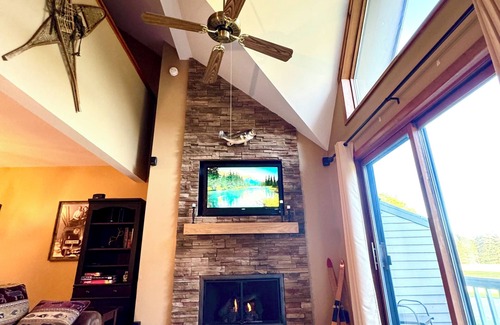 Ellicottville Chalet De Ski | Not Your Everyday Mini Chalet, foot of Holiday Valley Resort! Walk to Downtown