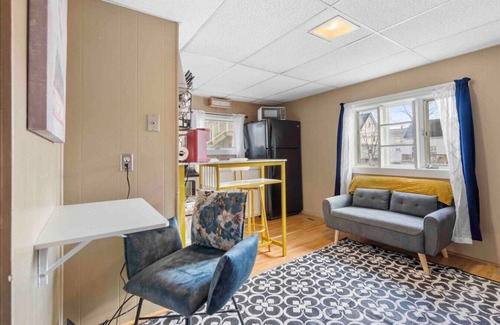 Dover Appartement | Nothing Fancy Older Pet Friendly APT!
